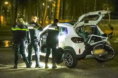 Een gat in het dak, een touw en een startklare auto: de bizarre inbraak van M.B. (31) bij fietsenzaa