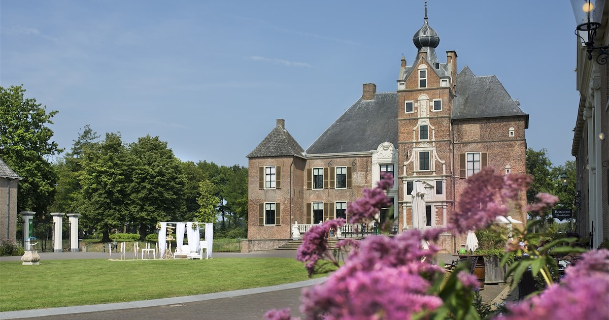 pinksterfair-op-kasteelterrein-in-vaassen-met-streekproducten-en