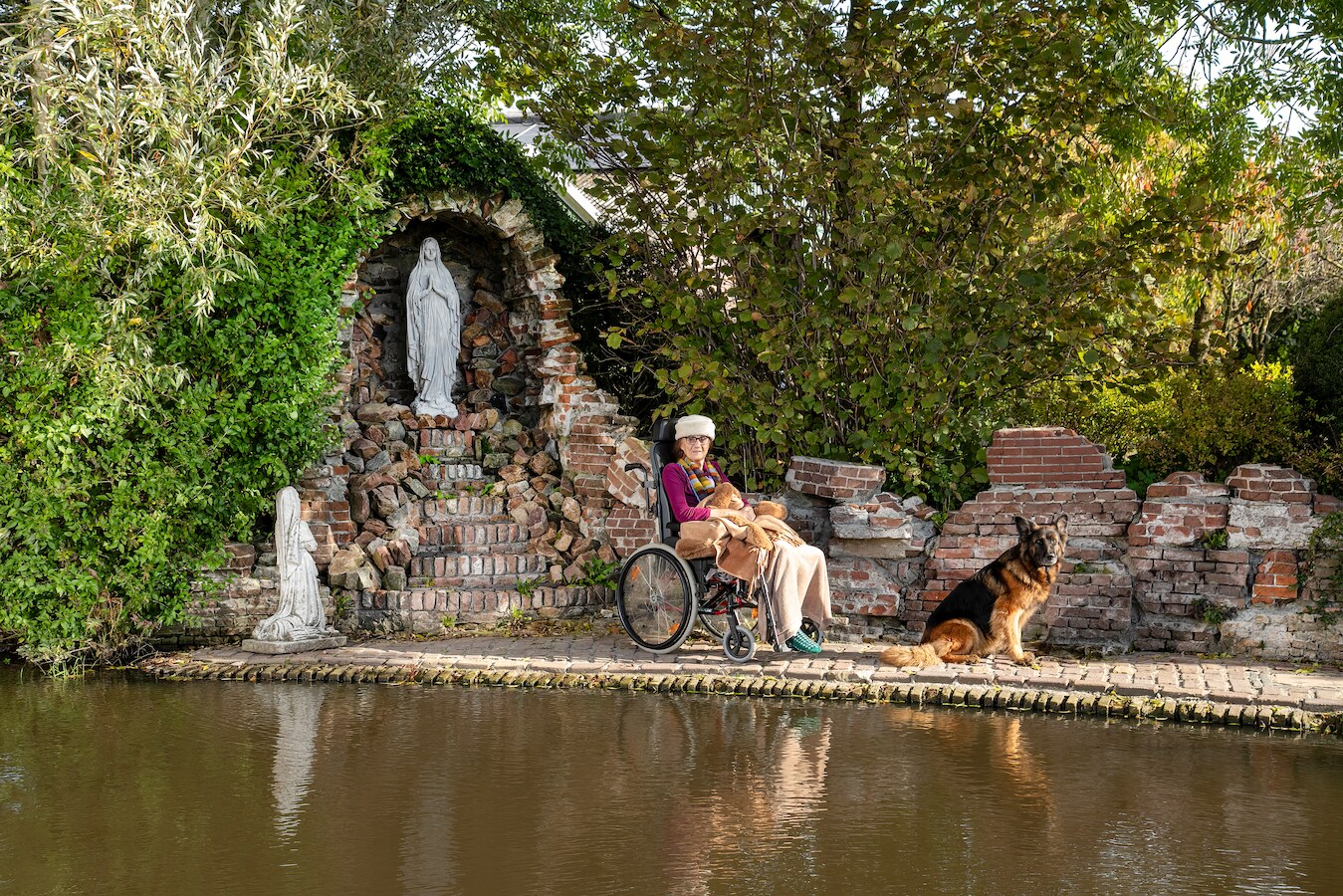 Deze mensen hebben een Lourdesgrot in de tuin: 'Ik ben een groot fan ...