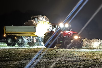 Espelo bouwt ondanks regen en dooi door aan grootste sneeuwpop: ‘Dit weekend moet het gebeuren’