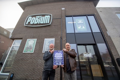 Het Podium start kledinginzamelactie in Hoogeveen