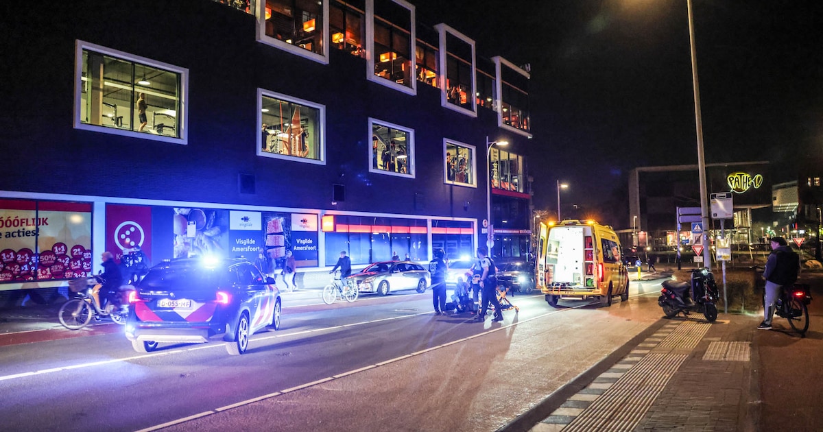 Scooterrijder gewond bij botsing met taxi op de Groningerstraat in Amersfoort
