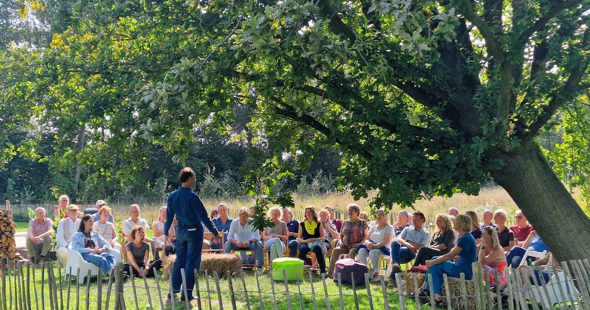 Theatermaker Ian Bok speelt De Appelboomdroom in voedselbos in Voorst