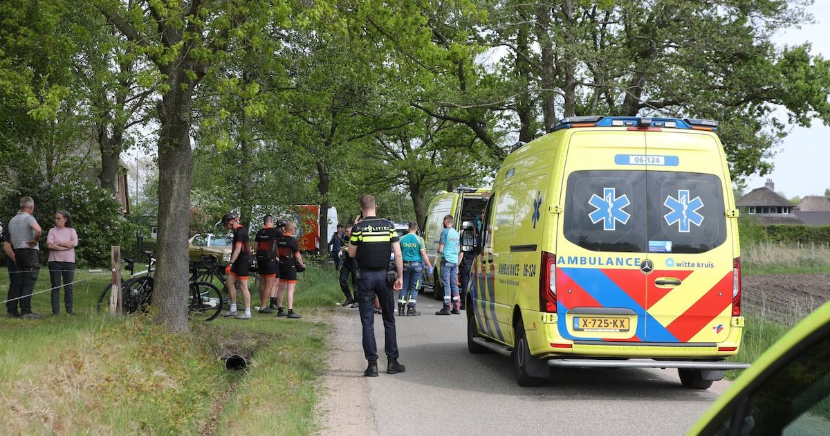 Wielrenner rijdt sloot in na uitwijkmanoeuvre in Beemte Broekland