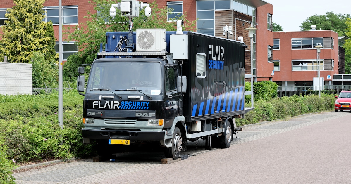 Lik op stuk en extra beveiliging rond tijdelijke asielopvang in Apeldoorn