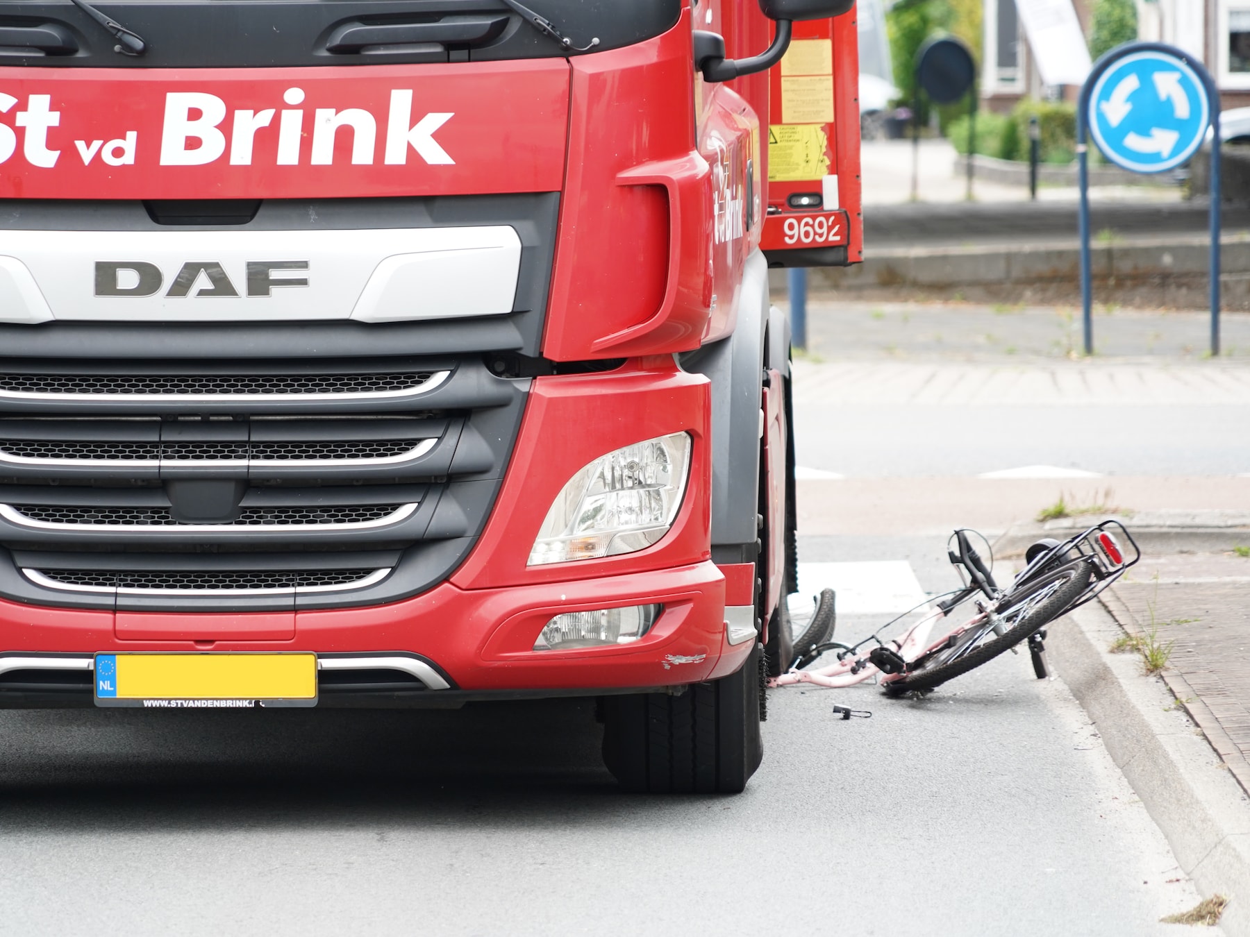 Meisje raakt gewond bij botsing met vrachtwagen in Staphorst