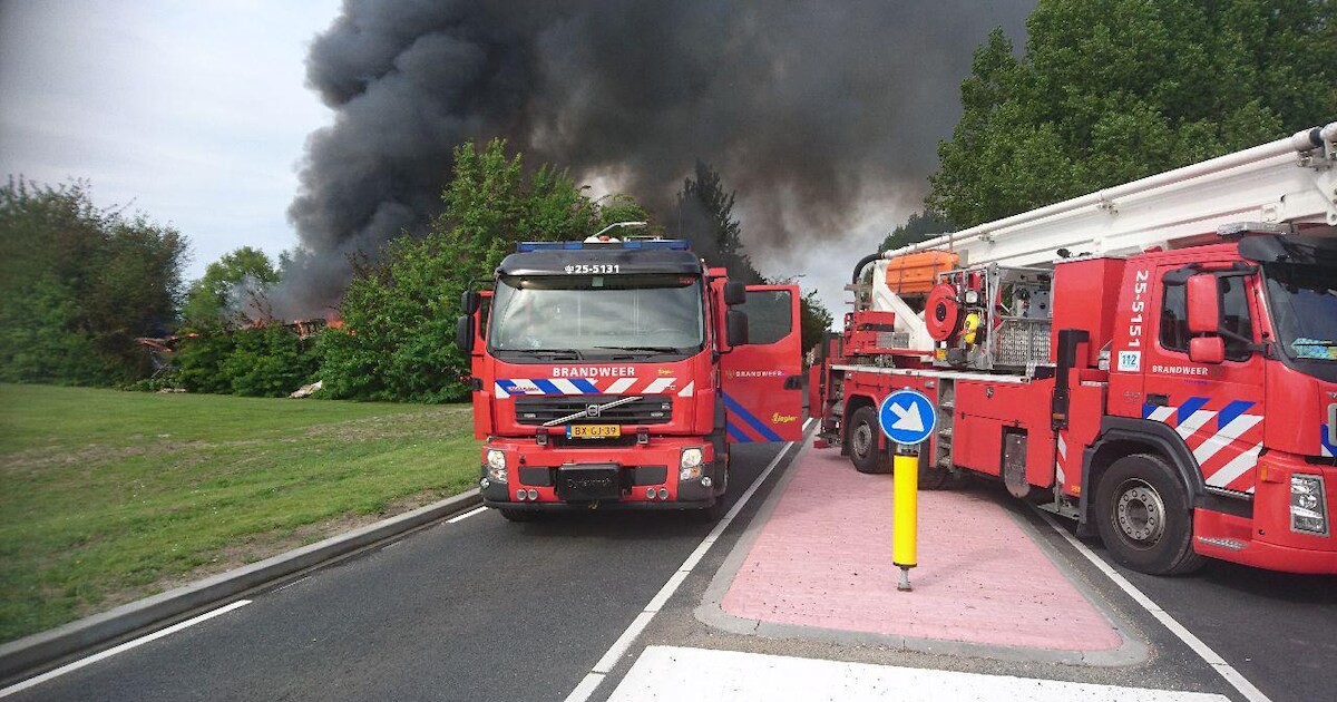 Brand Lelystad geblust, omgeving blijft afgezet