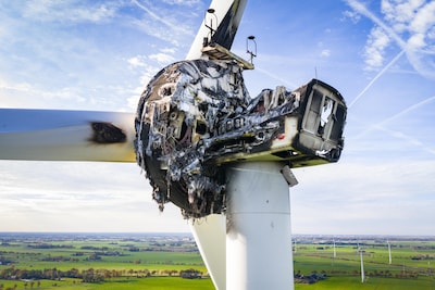Windmolen brandt af, maar financiën gaan niet in rook op: zo zit dat