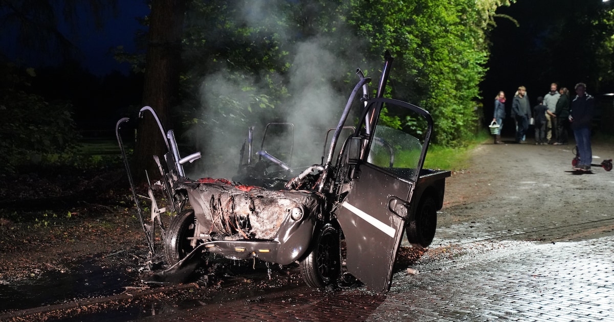 Brommobiel uitgebrand op de Assel in Hoog soeren