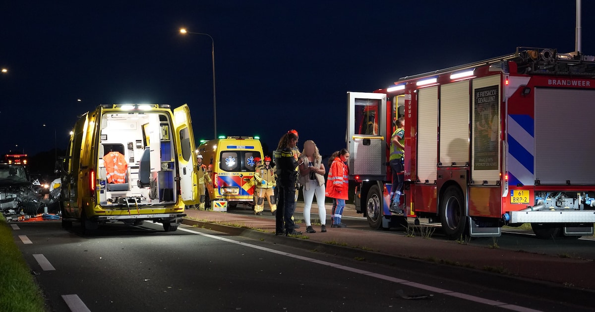 Man uit Lelystad overleden bij frontale botsing met lijkwagen in Brabant.
