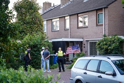 Grote politieactie in Zwolle, straat afgezet