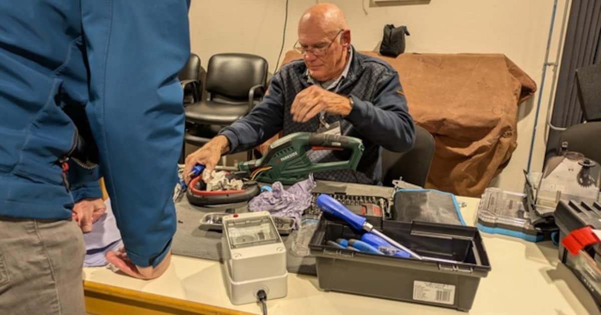 Vrijwillige experts helpen gratis met reparaties in Dieren