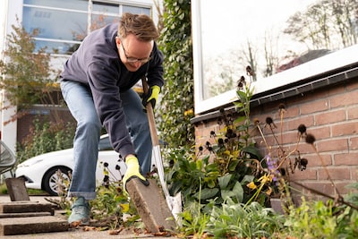 Tegels eruit en groen erin, Putten doet mee NK tegelwippen