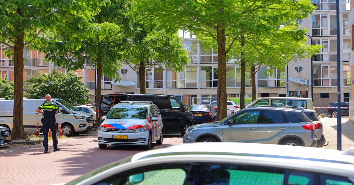 Panden ontruimd na mogelijk explosief in auto: politie-achtervolging eindigt aan Nierkerkestraat in 