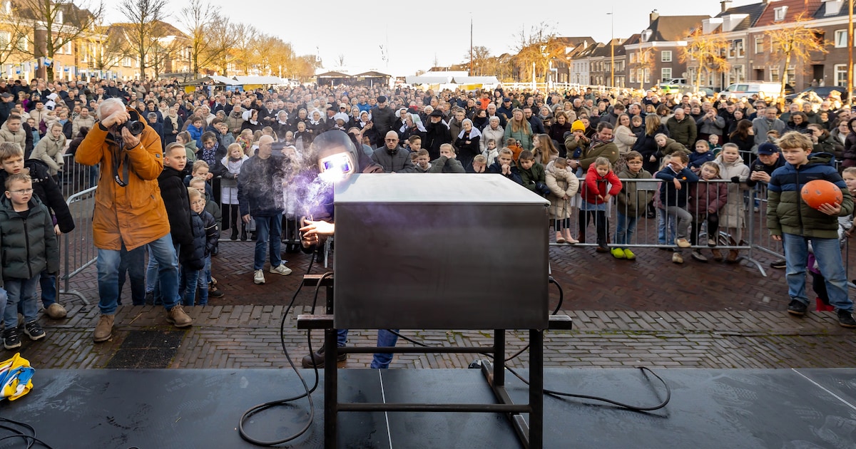 In een stalen kist bewaart Genemuiden de vele herinneringen aan viering 750 jaar stadsrechten