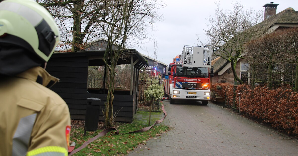 Brand in zorgboerderij met rieten dak in Stoutenburg