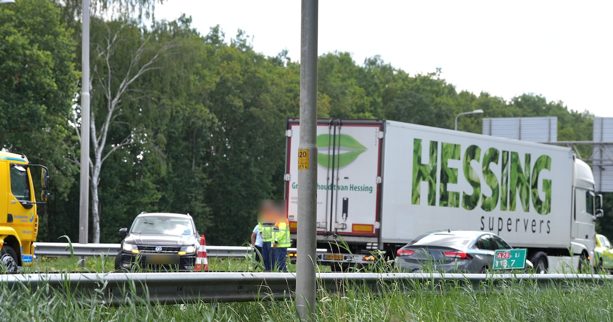 Twee rijstroken afgesloten na ongeluk op A28 bij Staphorst