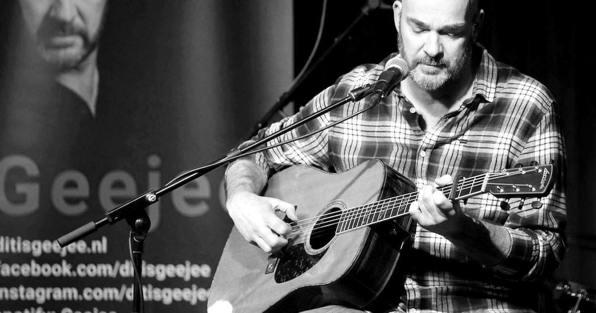 GeeJee treedt op in Atelier 287 in Nijmegen