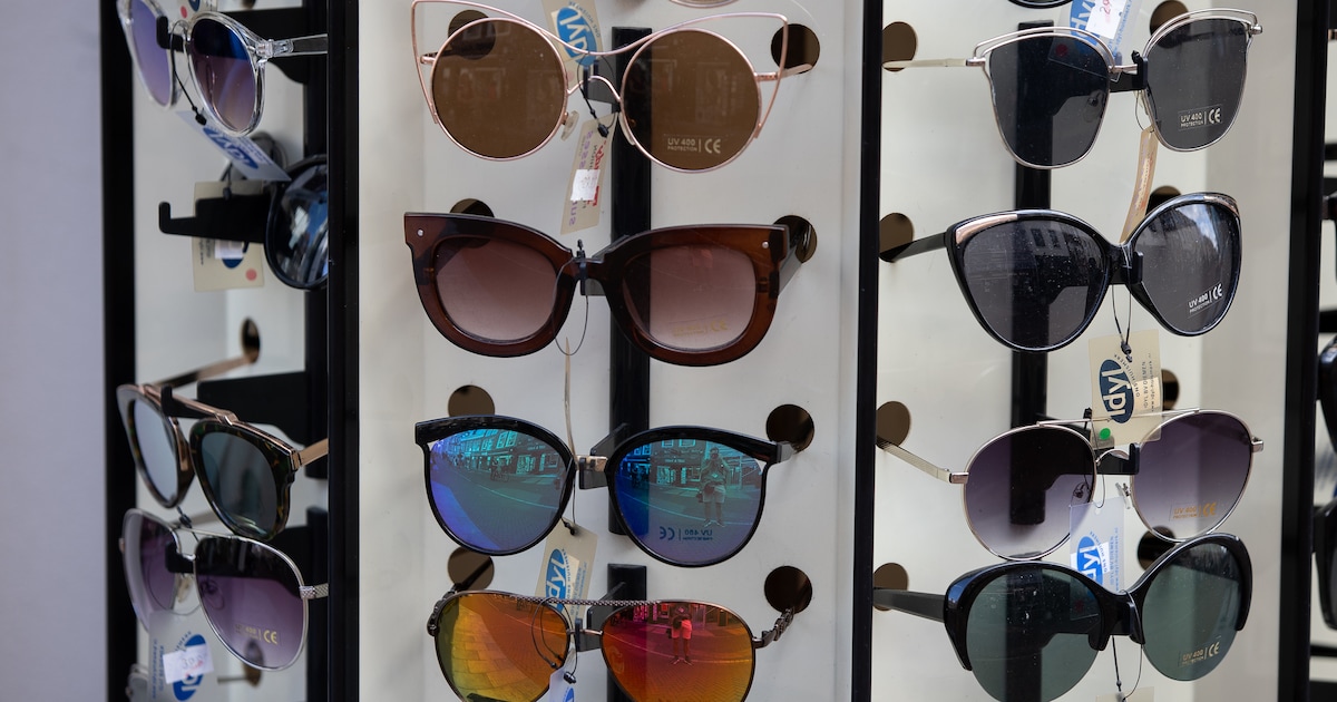 Eemnesser (16) aangehouden na diefstal van 45 merkzonnebrillen