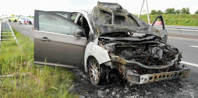 Auto uitgebrand op de A28 bij Hoogeveen