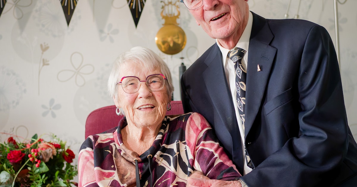 Ze groeiden op naast elkaar in Hengelo, en nu zijn Harry en Ria 65 jaar gelukkig getrouwd