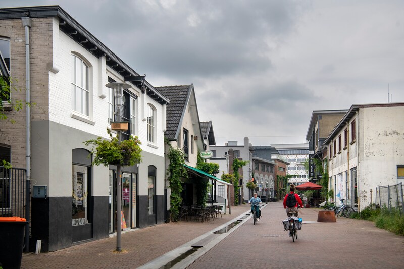 In de Marktstraat staan meer gebouwen die volgens de SAM verwijzen naar de oude functie en sfeer van deze straat.