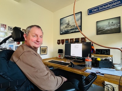 Rob uit Apeldoorn maakt zijn eigen Loesjes: ‘Ik heb gewoon een grote mond’