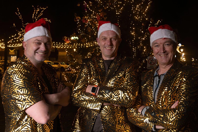 Van rode mutsjes naar kerstmutsen: dit is waarom Heino Zingt Mee tóch ...