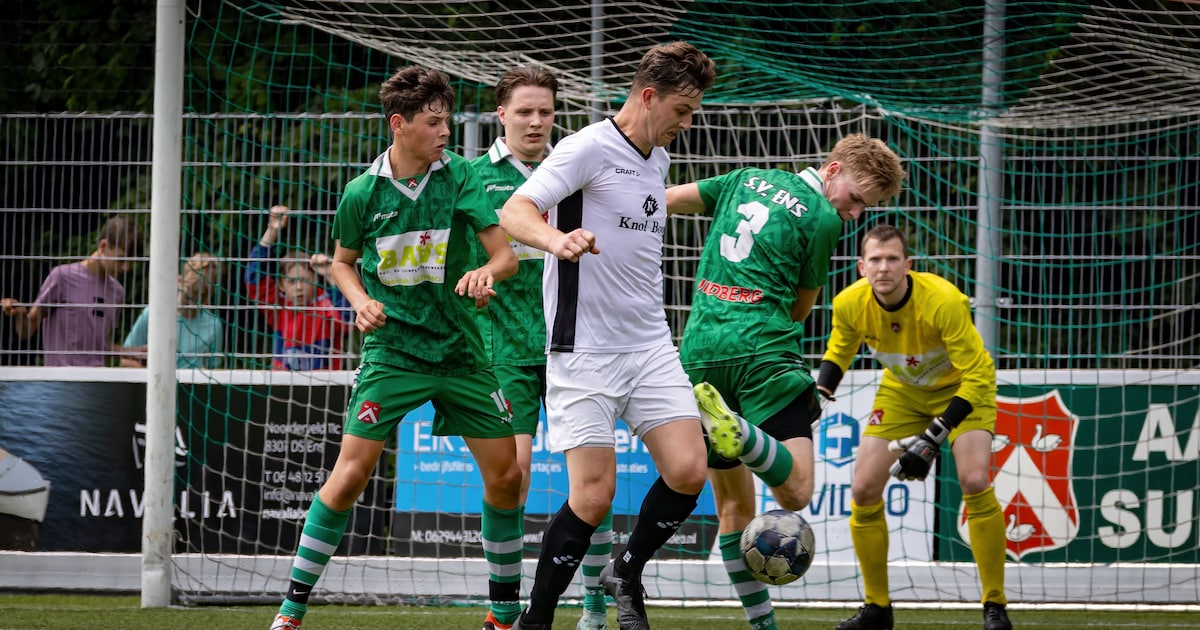 Bart Uil vindt nieuwe club in de polder • Michel van Oostrum is weer Ajacied • Tolstra nieuwe traine