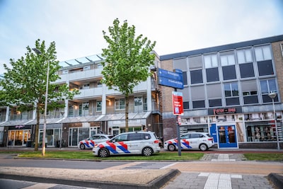 Man aangehouden na vernielingen bij flat aan Van Randwijcklaan