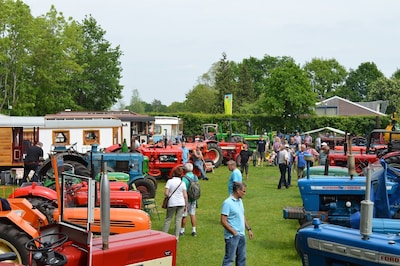 Oldtimerfestival brengt historische voertuigen en muziek naar Vollenhove