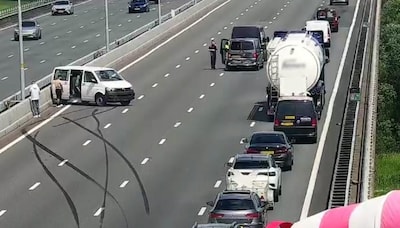 Dikke remsporen en flinke file na botsing bij IJsselbrug Deventer