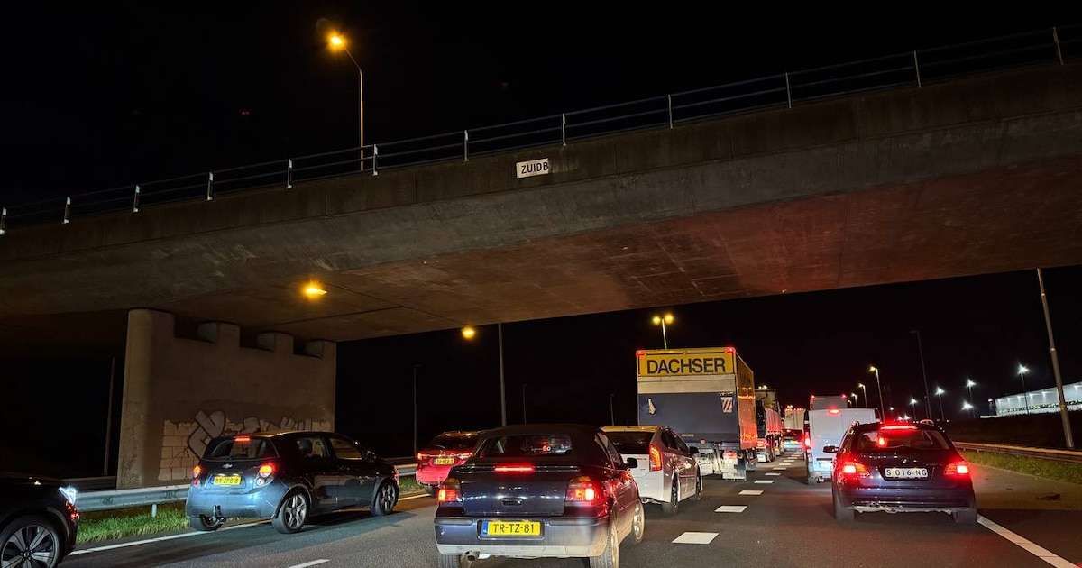 A50 bij Apeldoorn weer vrij na ongeluk.