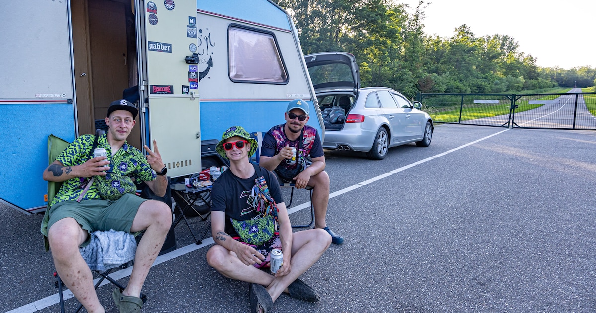 Twee dagen voor Defqon.1 staan deze drie Duitsers al bij het gesloten hek in de zon: ‘We are crazy