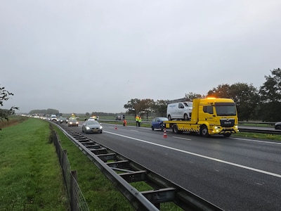 Lange file na ongeval op A28 richting Zwolle opgelost