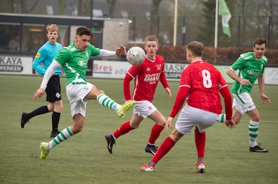 Spakenburg eindigt met geschreeuw, Sparta haalt uit en APWC wint weer niet: dit is het voetbaloverzi
