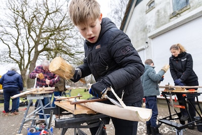 Na de spreekbeurt van Lars (10) is de jeugd van Kloosterhaar gek op de midwinterhoorn: ‘Wel hard wer