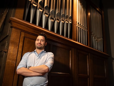 Anthony (35) brengt Bach bijna helemaal gratis naar Amersfoort (en je mag zelfs meezingen)