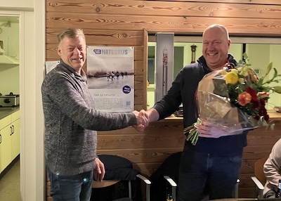 IJsclub in Sint Jansklooster zet jubilerende voorzitter in het zonnetje