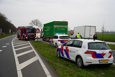 Bestuurder van auto overleden door botsing met vrachtwagen bij Zwolle