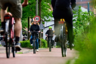 Fietspaden worden steeds gevaarlijker: ‘Een peuter leert het nu op dezelfde plek als waar fatbikes r