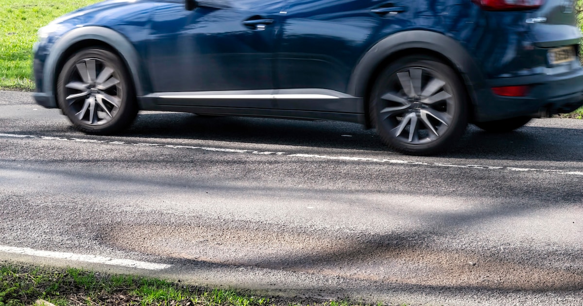 Onveilige N303 bij Putten heeft flinke kuilen en gaten, maar herstel laat op zich wachten