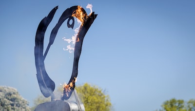 Barneveld viert Bevrijdingsdag met vrijheidswandeling, bevrijdingsvuur en muziekfestival op het Raad