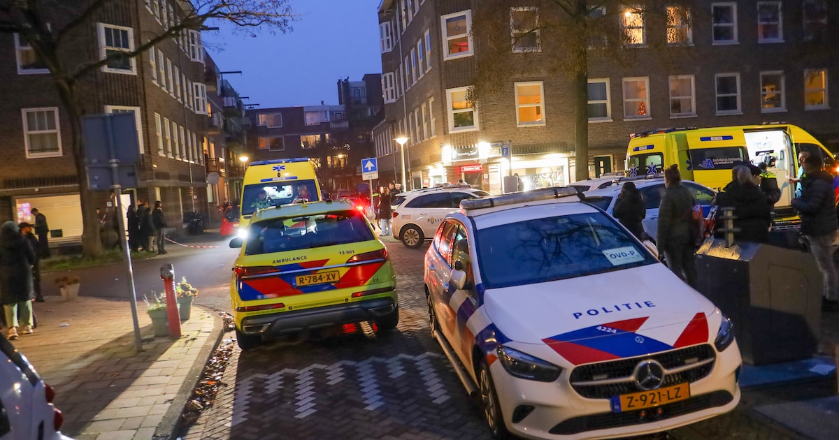 Meerdere zwaargewonden bij steekpartij op Menadostraat in Amsterdam