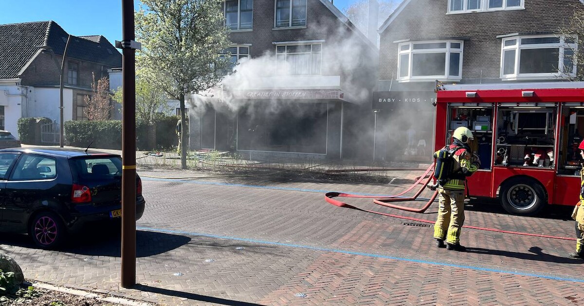 Brand in stoffenwinkel Dedemsvaart onder controle | Regio | De Stentor.nl
