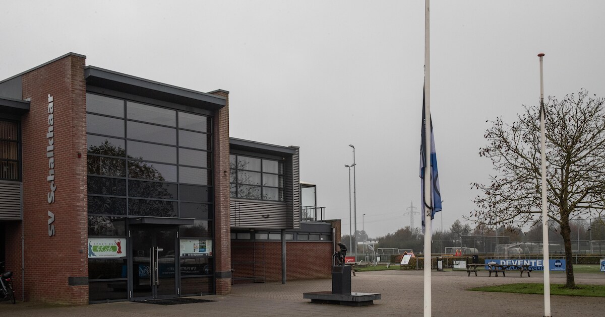 SV Schalkhaar neemt in kantine afscheid van verongelukte speler: ‘Sinds zijn vijfde een vertrouwd ge