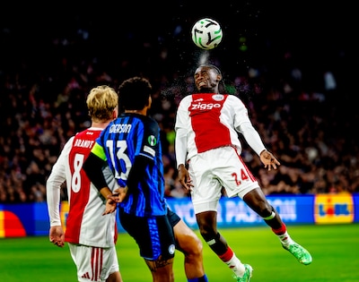 LIVE Conference League | Ajax en Atalanta komen nog niet tot scoren, Klaassen met de schrik vrij na 