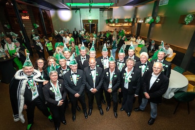 Deurzetters Etten jubileren en 1425 euro voor Oude IJssel Huis Doetinchem