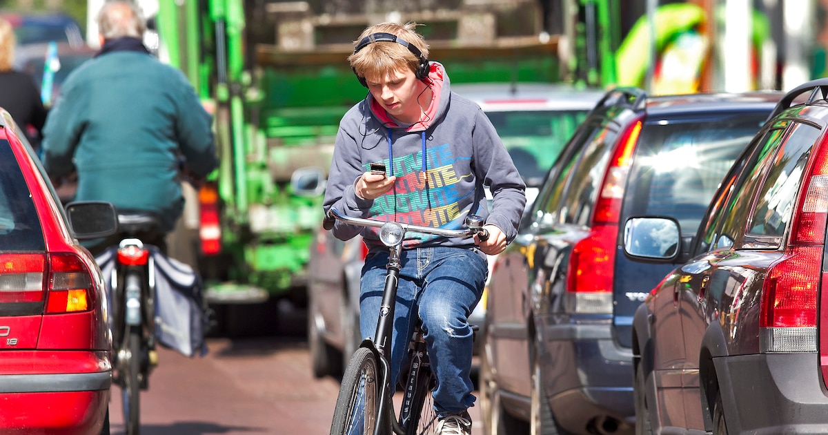Bellend over straat zwalken en als een bezetene fietsen, wegpiraten en trottoirbotsers zijn grote er
