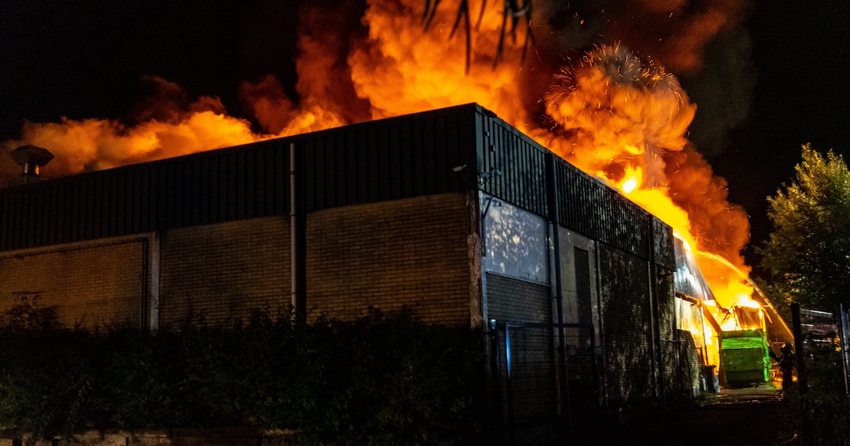 Grote brand legt bowlingcentrum in Leeuwarden in de as: ‘Geen woorden voor’